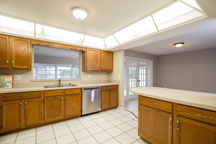 Building Photo - 411 Greenfield Rd