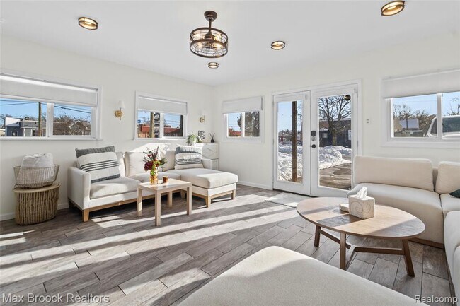 Building Photo - 3020 Grove St