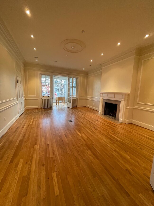 Building Photo - Kalorama Grandeur with 2 Car Garage and la...