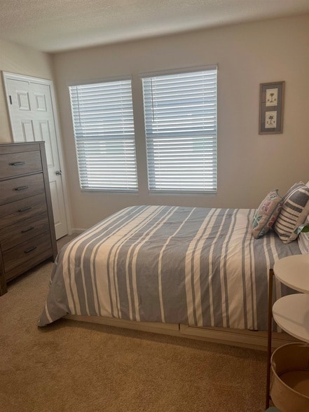 Building Photo - 94 Red House Cir