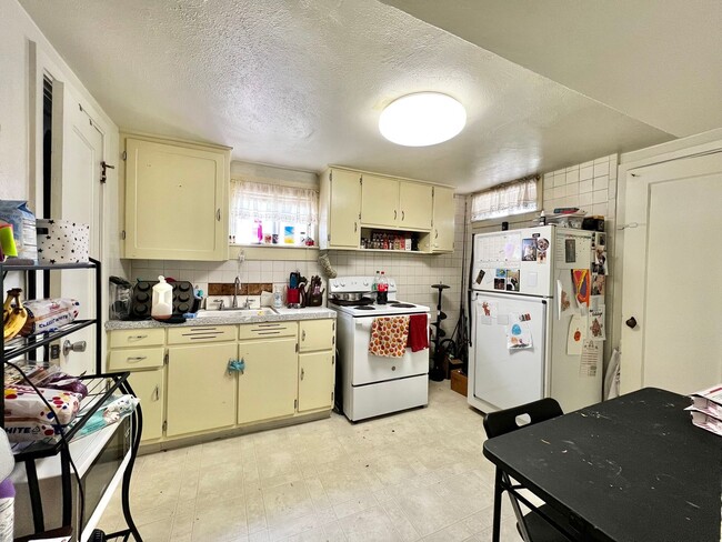 Building Photo - Cozy 2-Bedroom 1-Bath Basement Unit Near UNC!