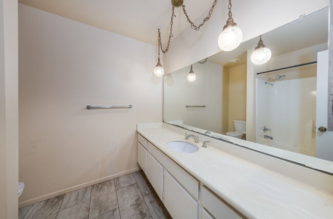 Building Photo - Remodeled Single Story Home off Huron St.