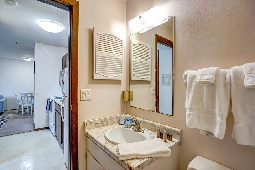 Building Photo - 2601 University Ave