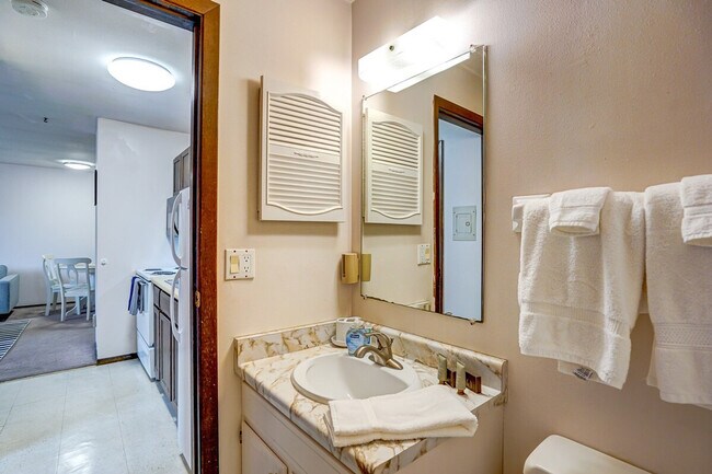 Building Photo - 2601 University Ave