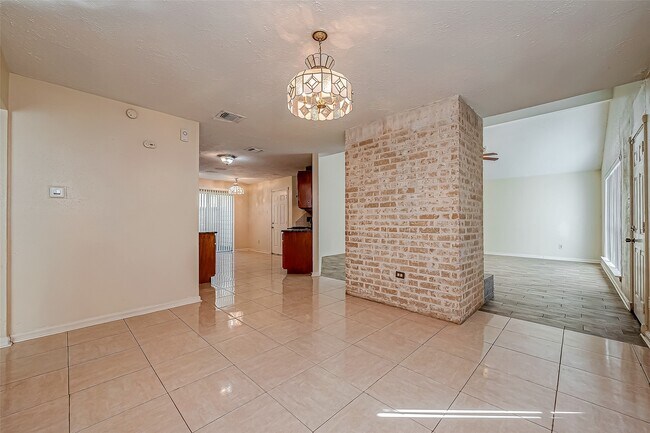 Building Photo - 1490 Hunters Park Dr