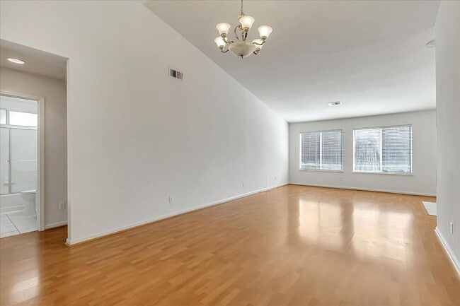 Building Photo - Bright 3 Bedroom Home with High Ceilings in Desirable San Jose Neighborhood