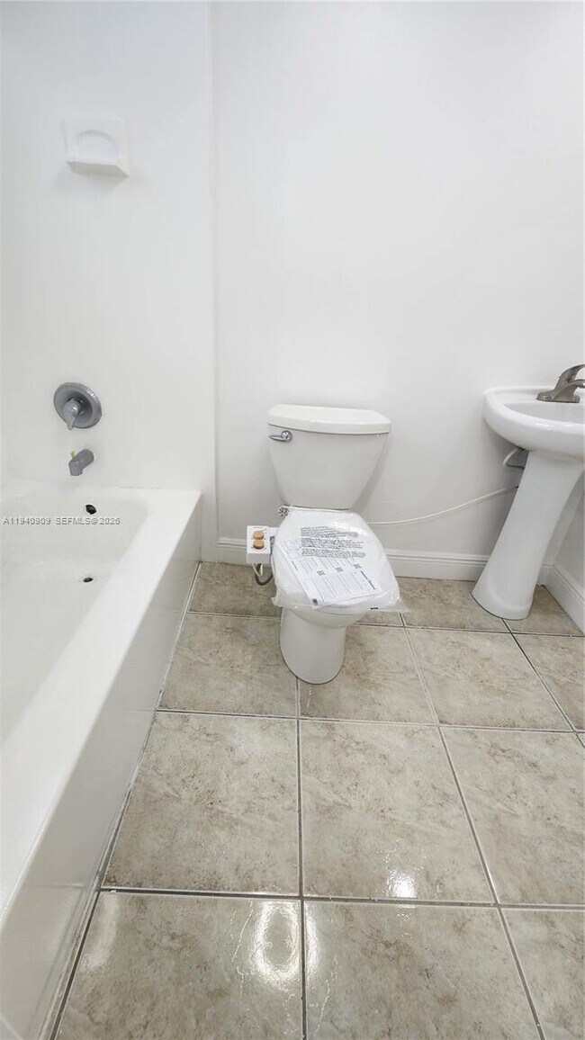 Building Photo - 1020 94th St