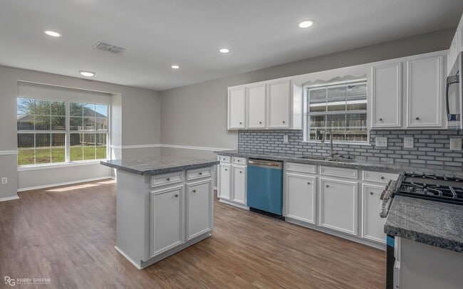 Building Photo - Beautiful South Bossier Southgate Estates ...