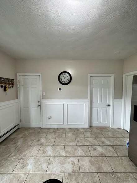 Building Photo - 8. Seymour Ave