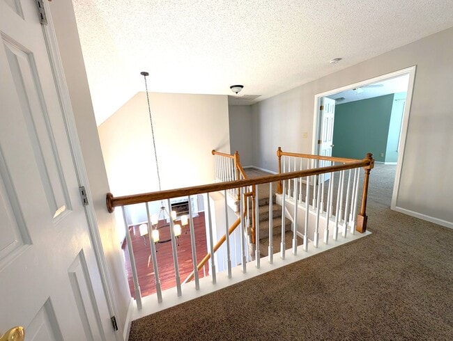 Building Photo - Beautiful 2 story, 4 bed, 2.5 bath Home Located in the Davis Lake Community!