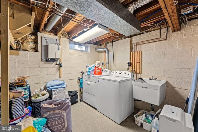 Building Photo - 268 Maple Ave