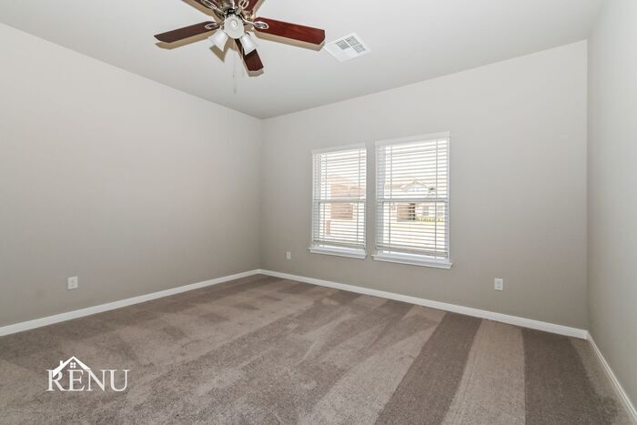 Building Photo - 1613 Maroon Dr