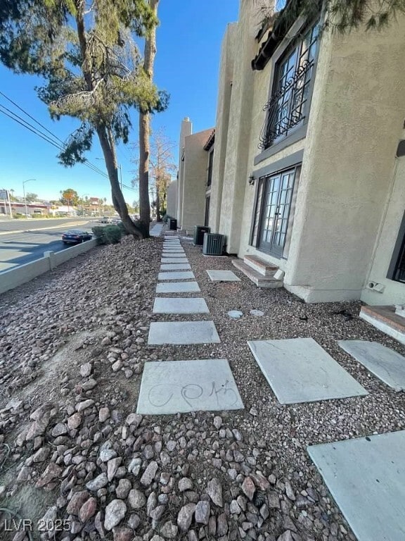 Building Photo - 2818 Calle Del Oro