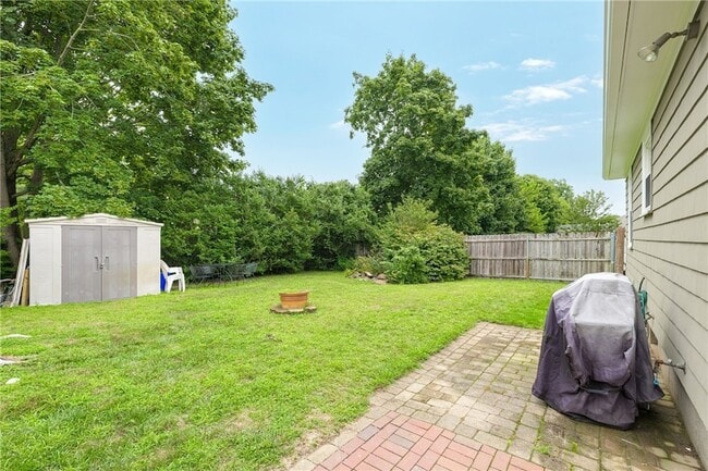 Building Photo - 113 Maple Ave