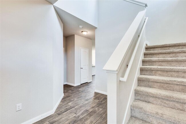 Building Photo - 13923 Macquarie Dr