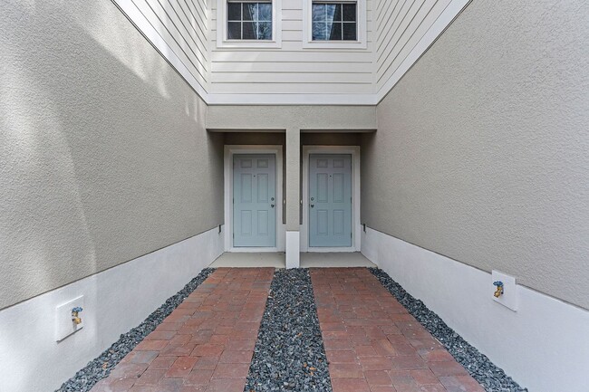 Building Photo - Brand New ~ 3/2.5 End Unit Townhome w/ Sty...