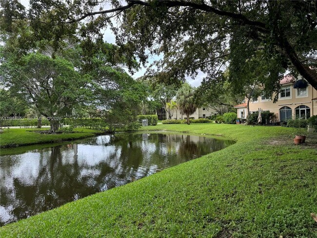 Building Photo - 549 Racquet Club Rd