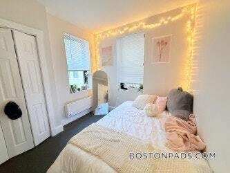 Building Photo - 829 Beacon St