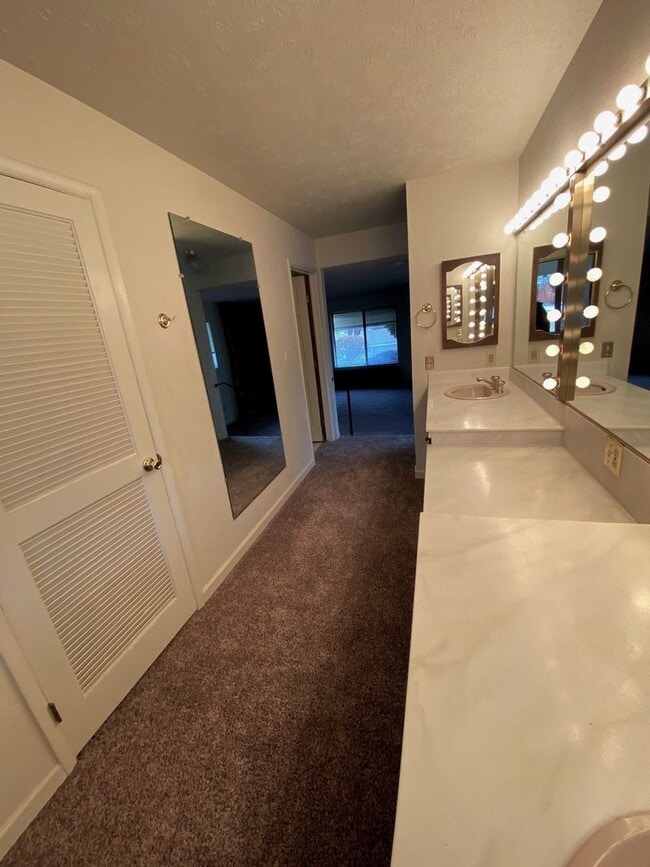 Building Photo - Beautiful Home in Old Southwest Reno w/Large Backyard