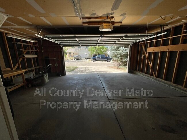 Building Photo - 6534 Zinnia St