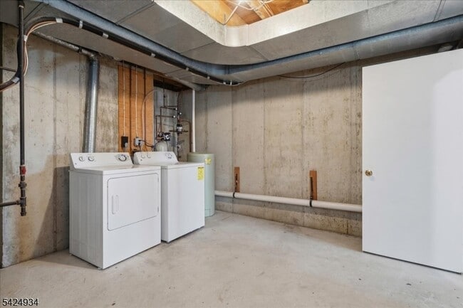 Building Photo - 5 Ajax Ct