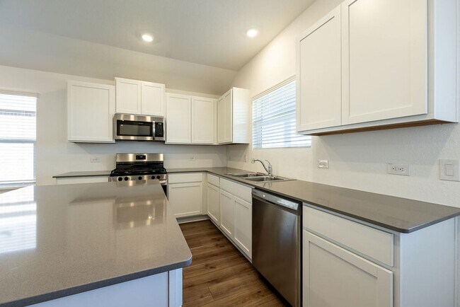 Building Photo - Charming Sunlit 4-Bedroom 2-Bathroom Home!