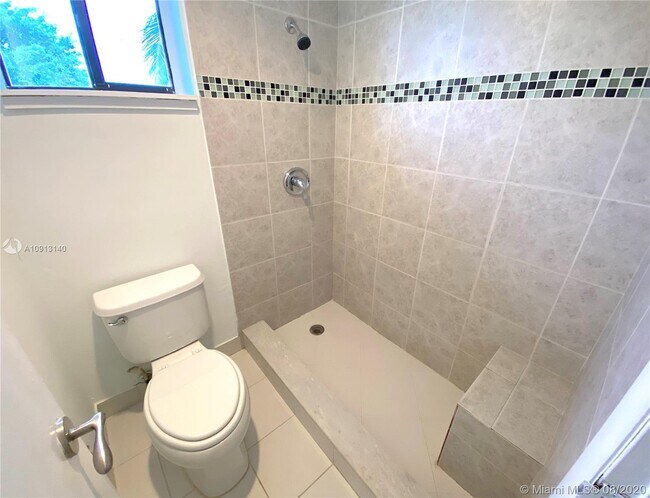 Building Photo - 2121 SW 82nd Ave