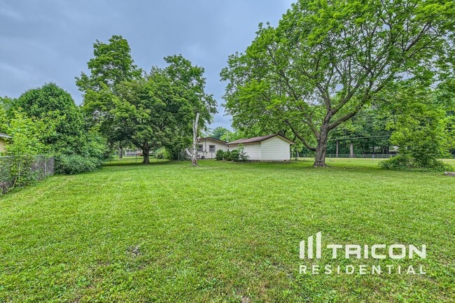 Building Photo - 30477 N Oak Grove Ave