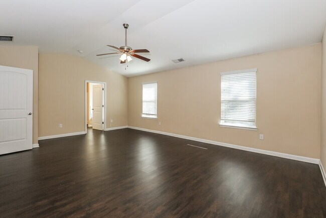 Building Photo - 705 Yukon Way