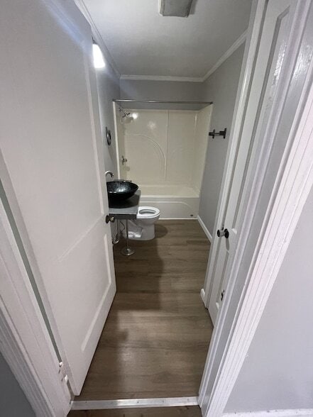 Building Photo - 637 Cleveland St