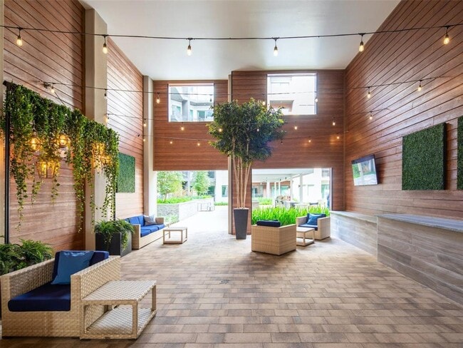 Building Photo - 4641 Montrose Blvd