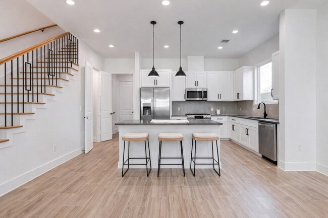 Building Photo - 112 Luetta St