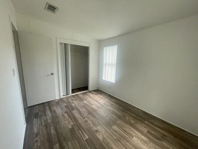 Building Photo - 20 Glen Cove Ct