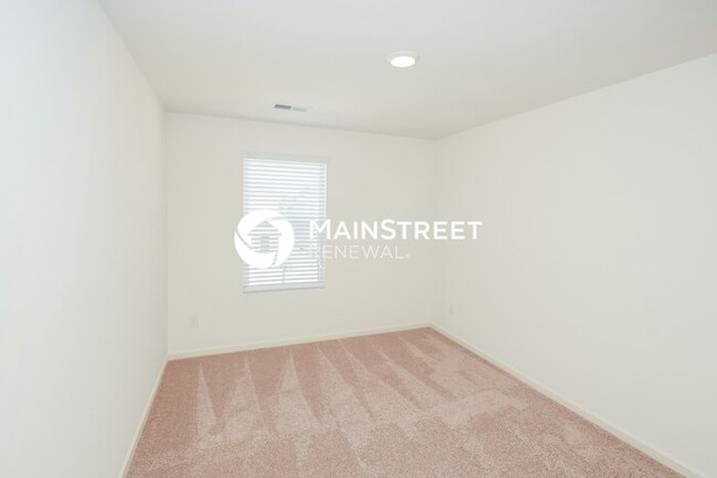 Building Photo - 995 Hawthorn Ln