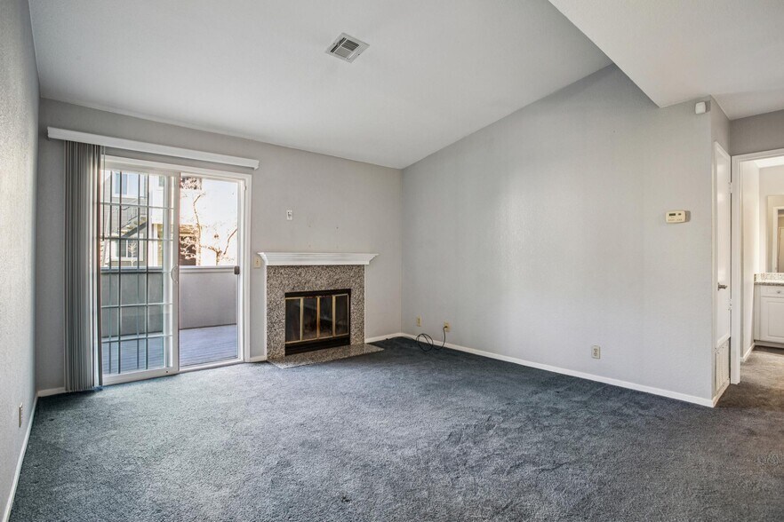 Building Photo - 600 Canyon Oaks Dr