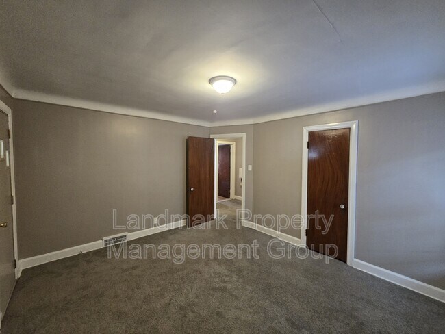 Building Photo - 9657 Outer Dr E