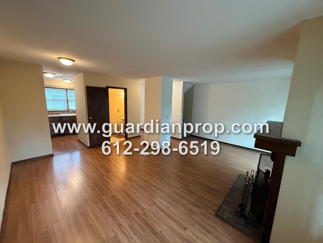 Building Photo - Townhouse Overlooking Pond Available Now, ...