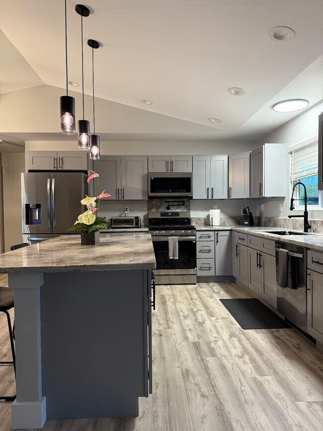 Building Photo - 3 Bedroom Unit in Keaau