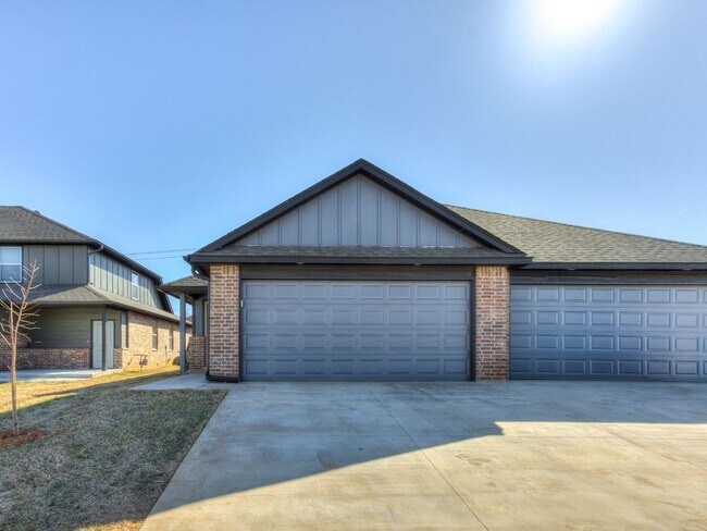 Building Photo - Cozy 3-Bed Retreat in Yukon - Fully Furnished & All Utilities Included