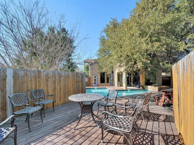 Building Photo - 8888 Tallwood Dr