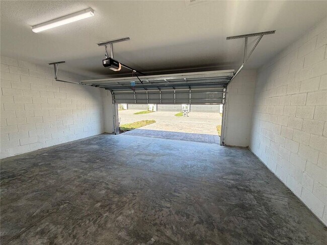 Building Photo - 474 Lady Palm St