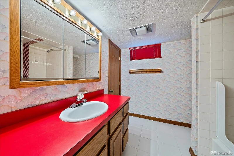 Building Photo - 761 Newport St