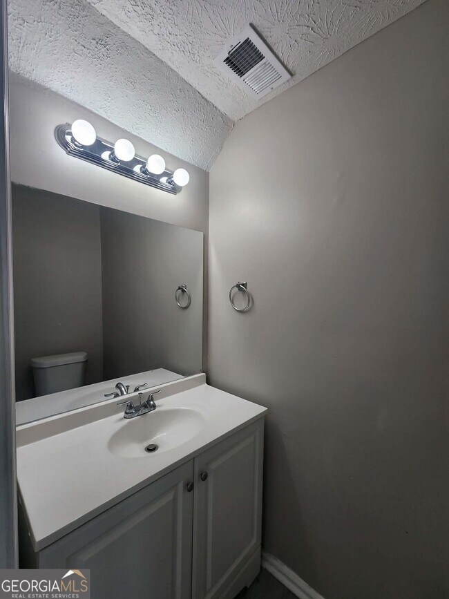 Building Photo - 1653 Pinedale Cir NW