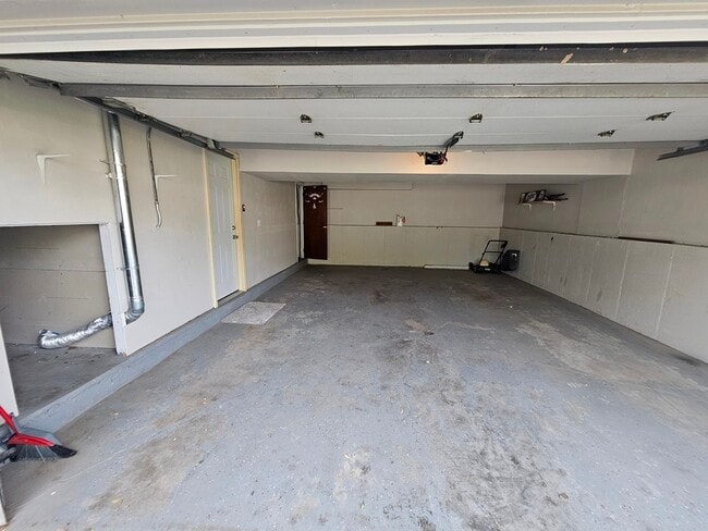 Building Photo - 1038 Cambridge Dr