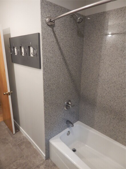 Upper bathroom tub/shower - 825 N Dodge St