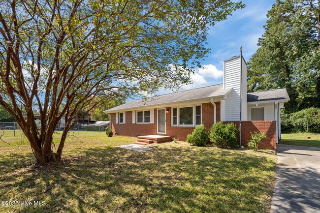 Primary Photo - 2503 Country Club Rd