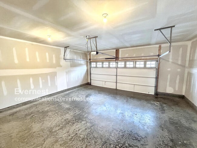 Building Photo - 549 Swanholme Dr