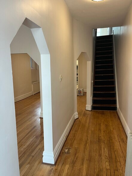 Building Photo - 457 Cedarville St