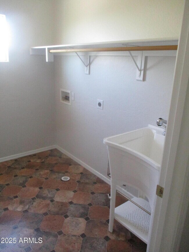 Building Photo - 3534 W Rushmore Dr