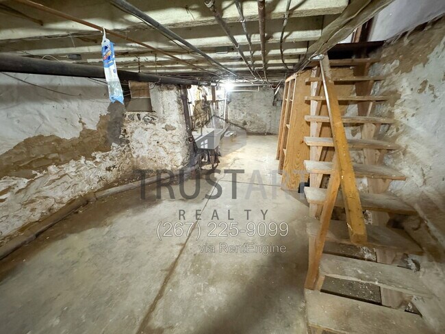Building Photo - 2082 Albright St